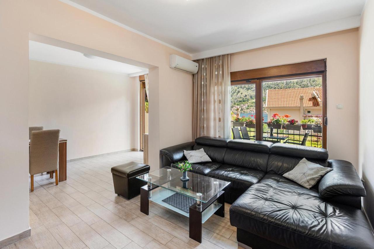 Muo Sea Front Apartments Kotor Eksteriør bilde